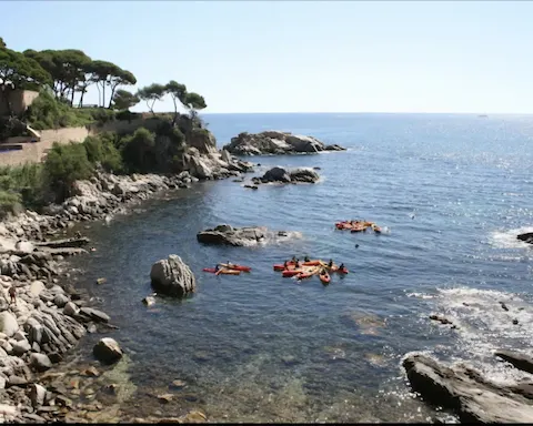 Senderismo en la Costa Brava: S’Agaró a Platja d’Aro con Paddle Surf y snorkel