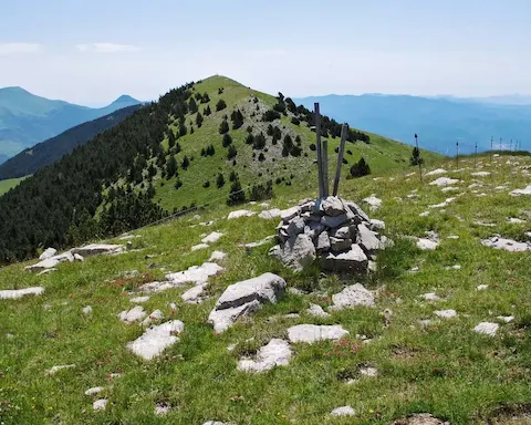 Senderismo en la Serra de Montgrony: Ruta Panorámica por el Ripollès