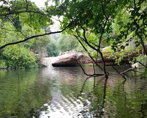 Visite privée des Gorges et des Piscines de la Rivière Tenes depuis Barcelone