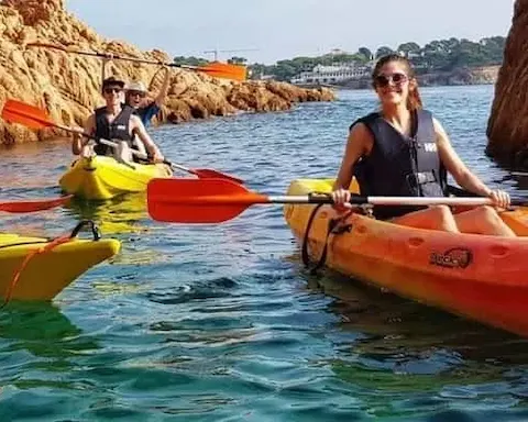 Tour privado de senderismo y kayak en la Costa Brava