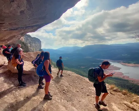 Ruta por los Riscos de Tavertet, La Roca Llarga y l'avenc