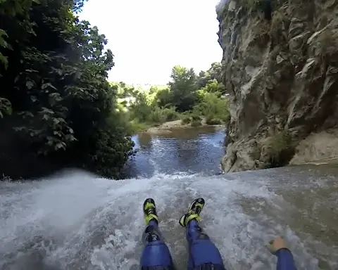 Einsteiger-Canyoning in Castellar del Vallès: Sprünge, Abseilen und Rutschen