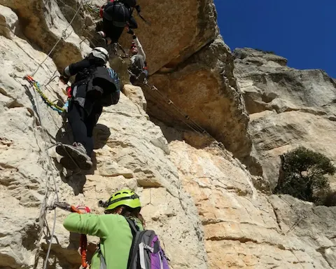 Vía Ferrata Les Venes de Rojalons K2-K4: aventura vertical en Tarragona