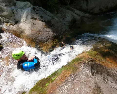 Canyoning im Unterlauf des Freser mit Sprüngen und Abseilen