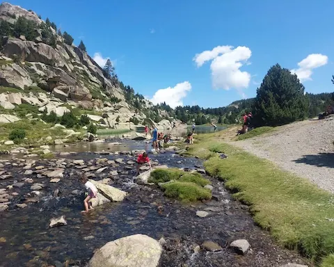 Ruta guiada de los 12 lagos de Les Bulloses en los Pirineos
